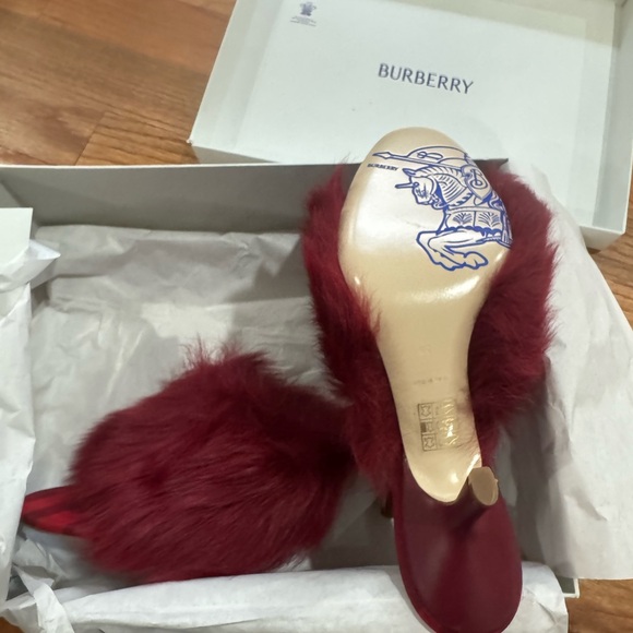 BRAND NEW Burberry Minnie Shearling Mule Sandals - Picture 8 of 13